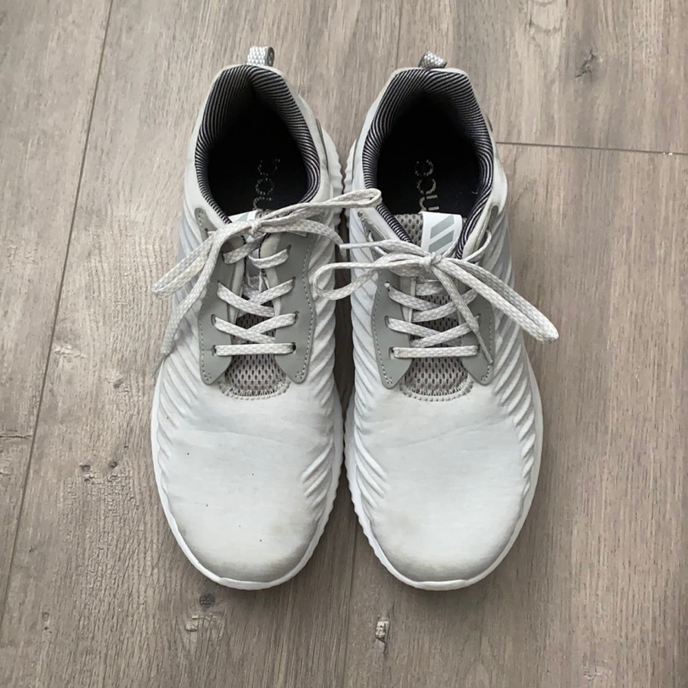 Women’s Adidas alpha bounce tennis shoes